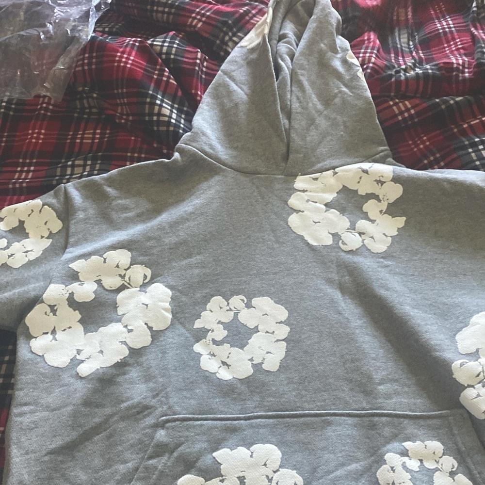 Denim tears hoodie size small I can go down to 165 max